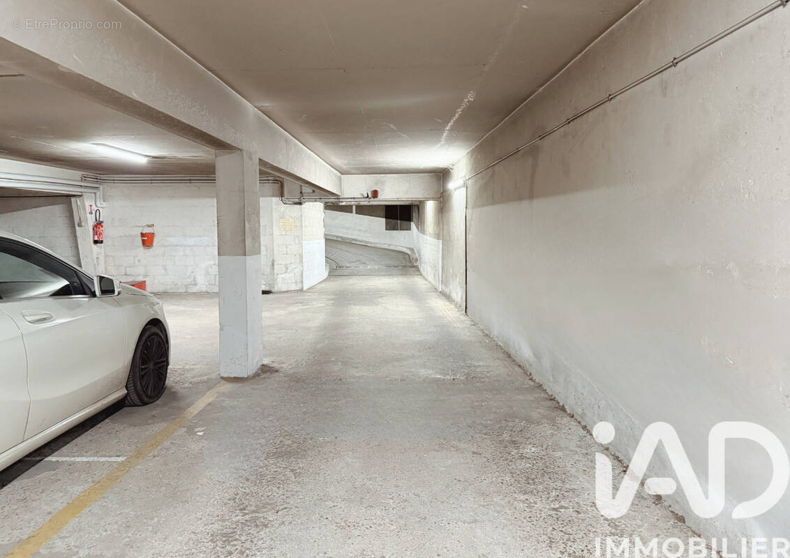 Photo 1 - Parking à PARIS-19E