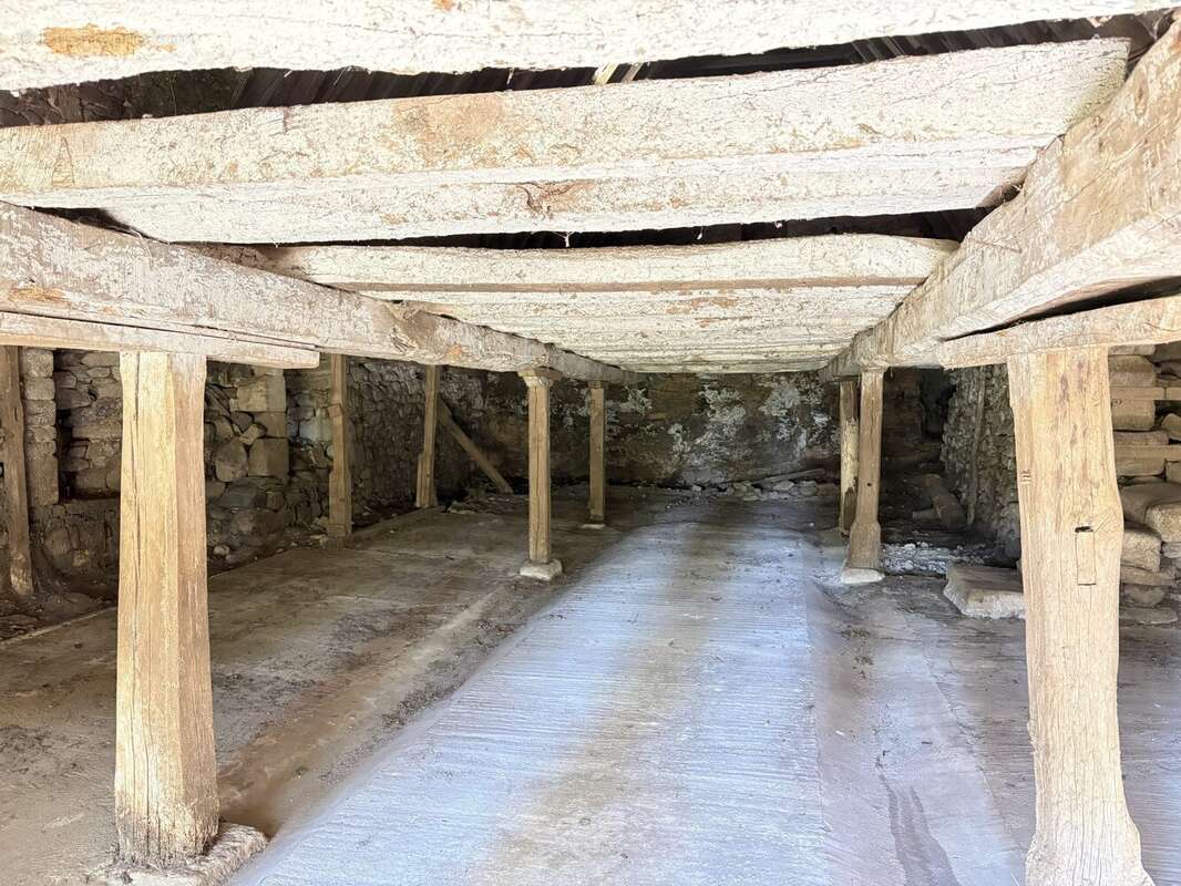 Maison 150 m² à Bassignac-Le-Haut  - photo 4