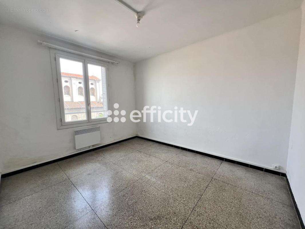 Appartement à MARSEILLE-4E