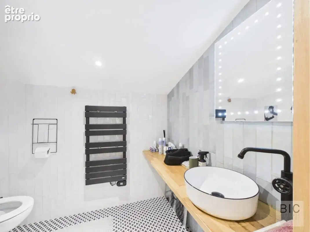 A vendre très joli appartement entièrement rénové - photo 12