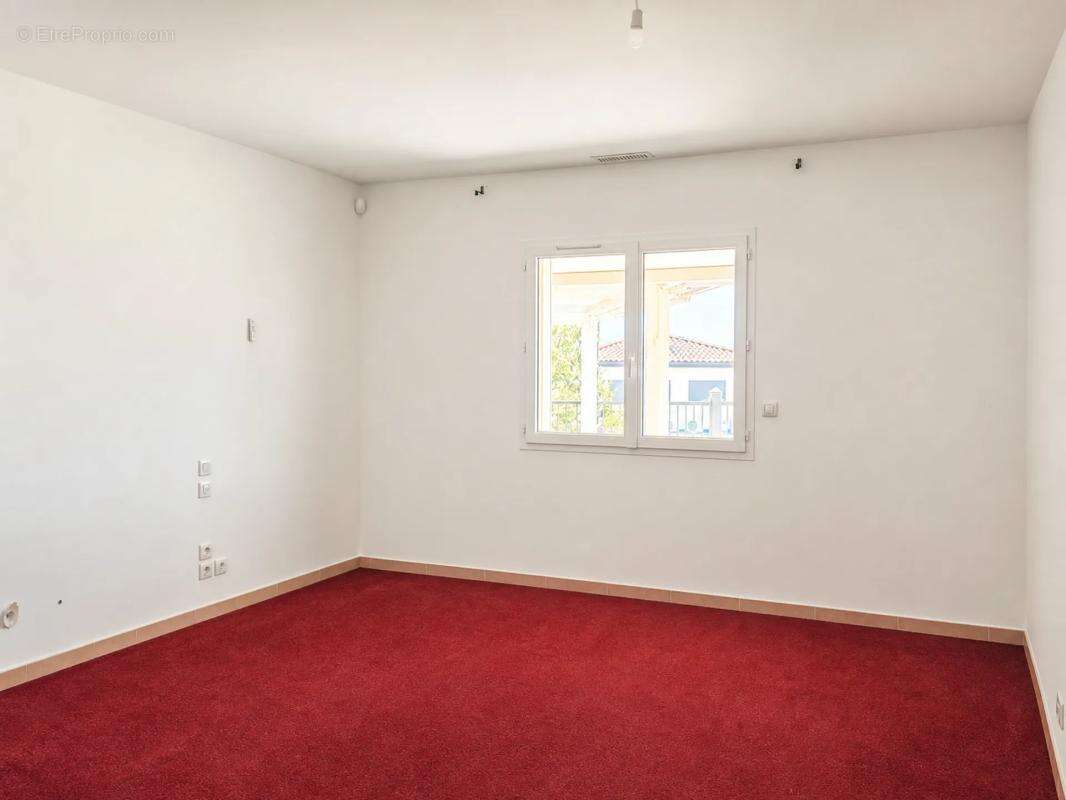 Villa 4 faces – plain-pied – 170 m² – piscine - photo 8