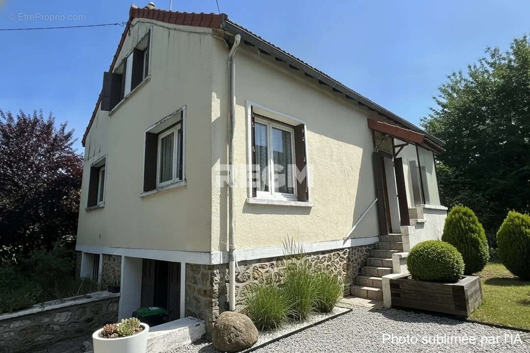 Maison à SAINTE-GENEVIEVE-DES-BOIS