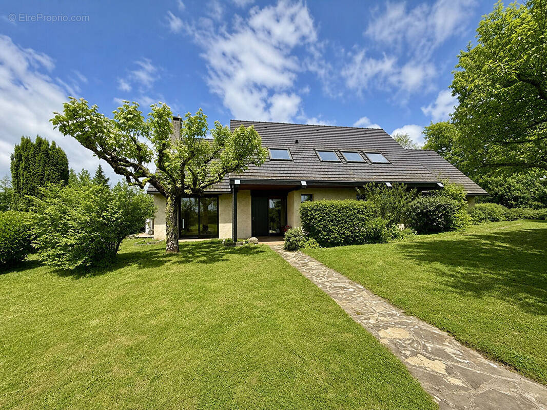 Maison à VARETZ