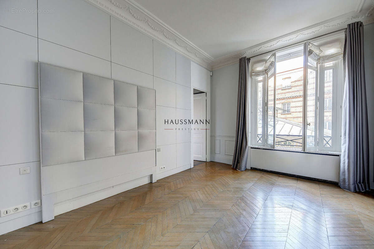 Appartement à PARIS-8E