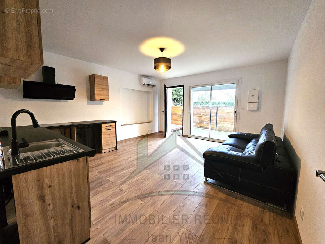 Appartement à SAINT-MITRE-LES-REMPARTS