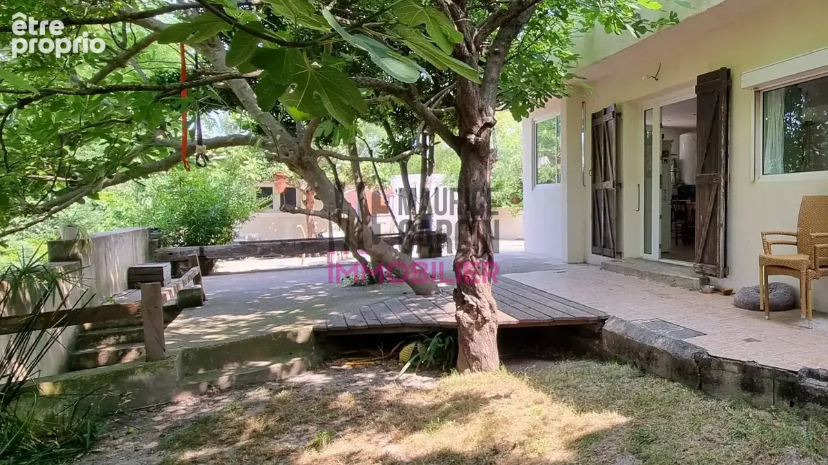 Maison à ENTRAIGUES-SUR-LA-SORGUE