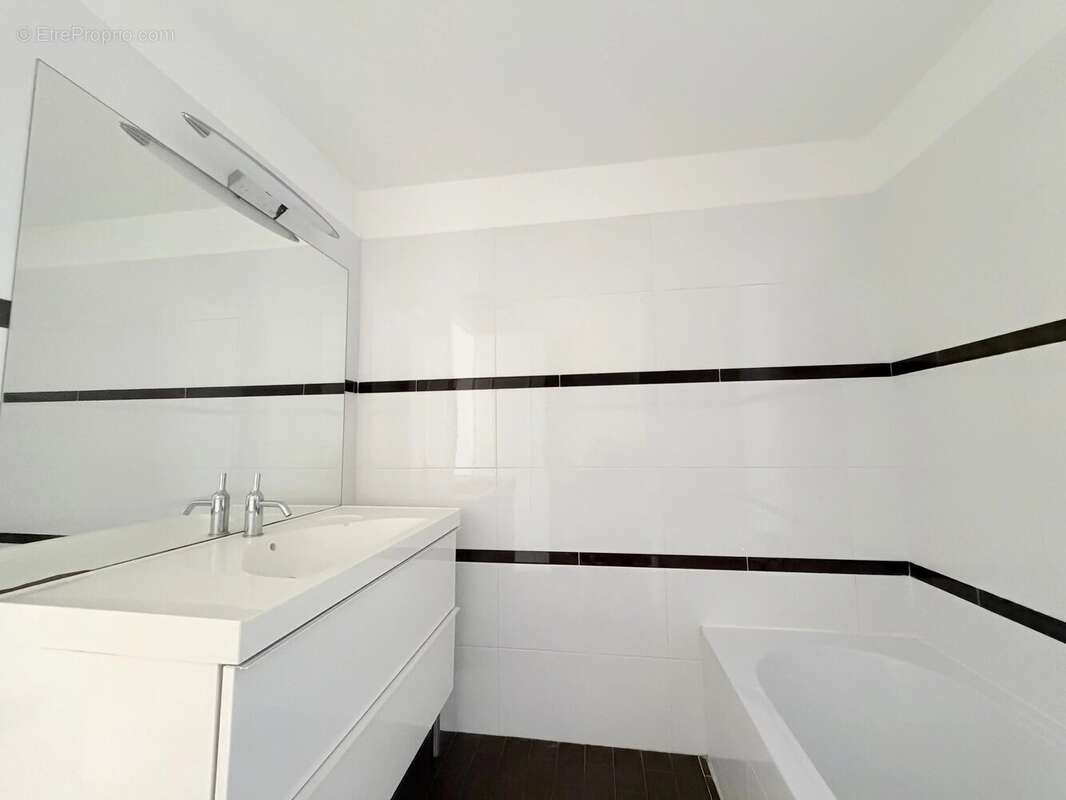 Cannes –anglais/carnot - 3 pièces 66m2 - 2 terrasses 25 m2 - parking sous-sol - cave - climatisation - photo 15