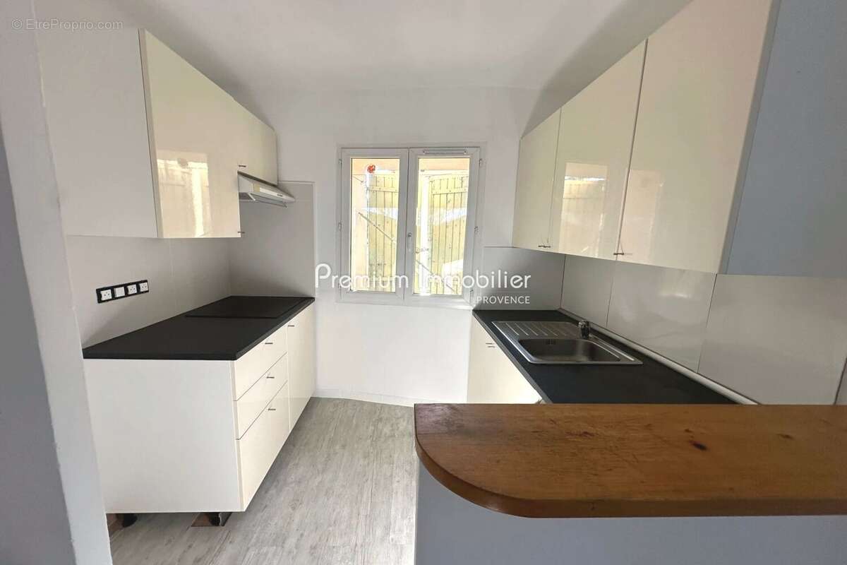 Appartement à LE PUY-SAINTE-REPARADE