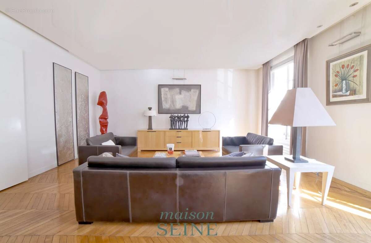 Appartement à PARIS-17E