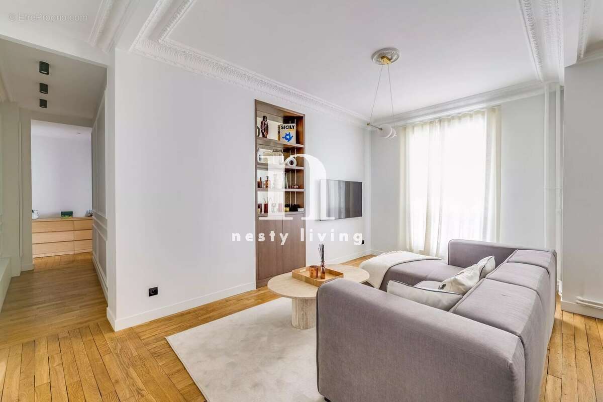 Appartement à PARIS-16E