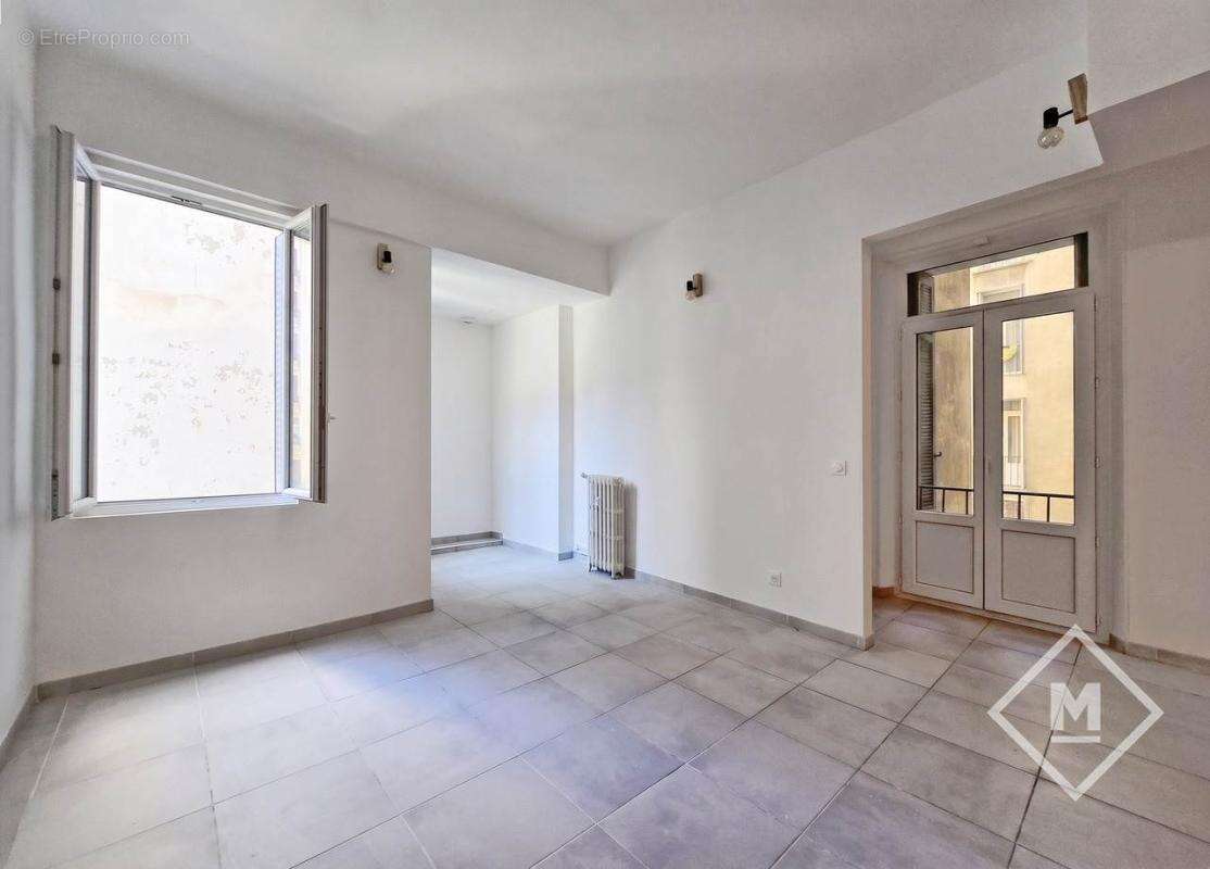 vente appartement T3/4 de 82m² en bon état avec ascenseur, Idéalement situé à Castellane, Marseille 6ème - photo 3