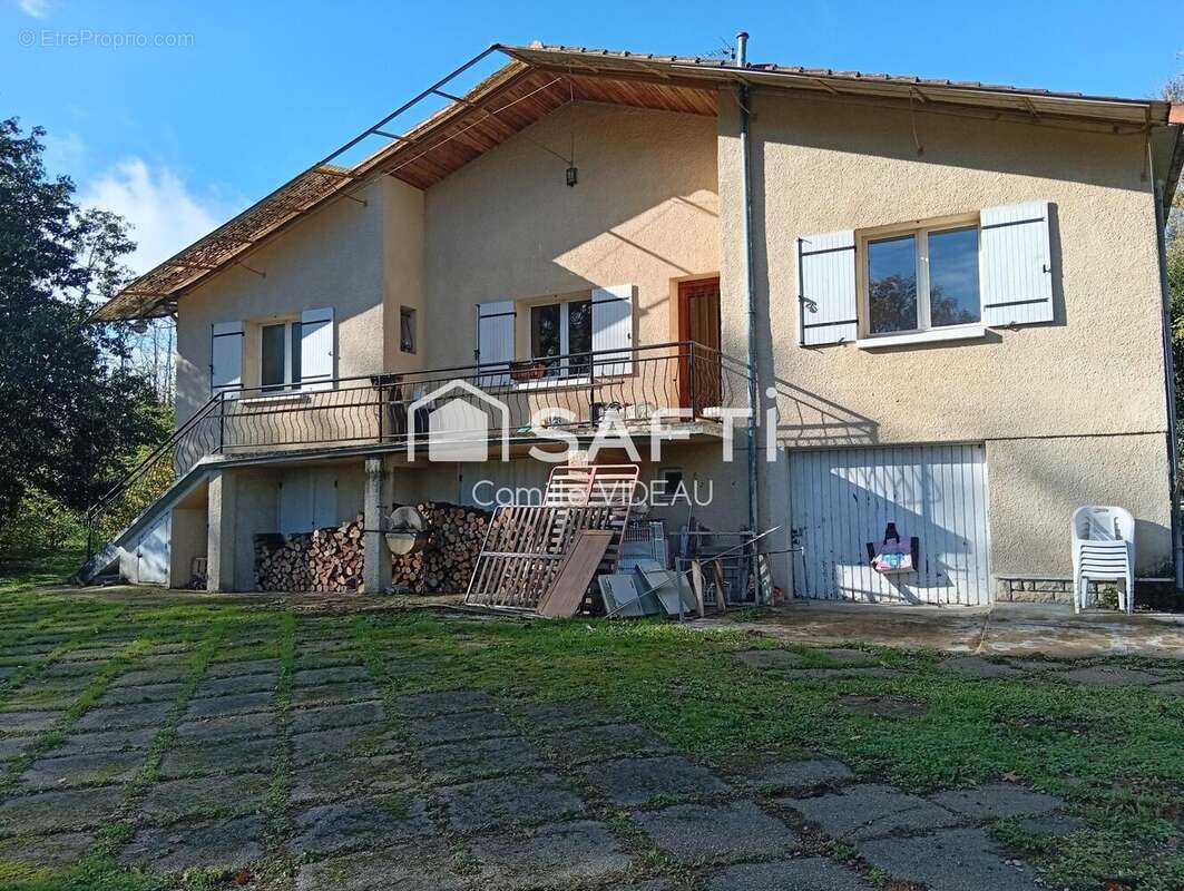 Photo 2 - Maison à SAINT-PIERRE-DU-PALAIS