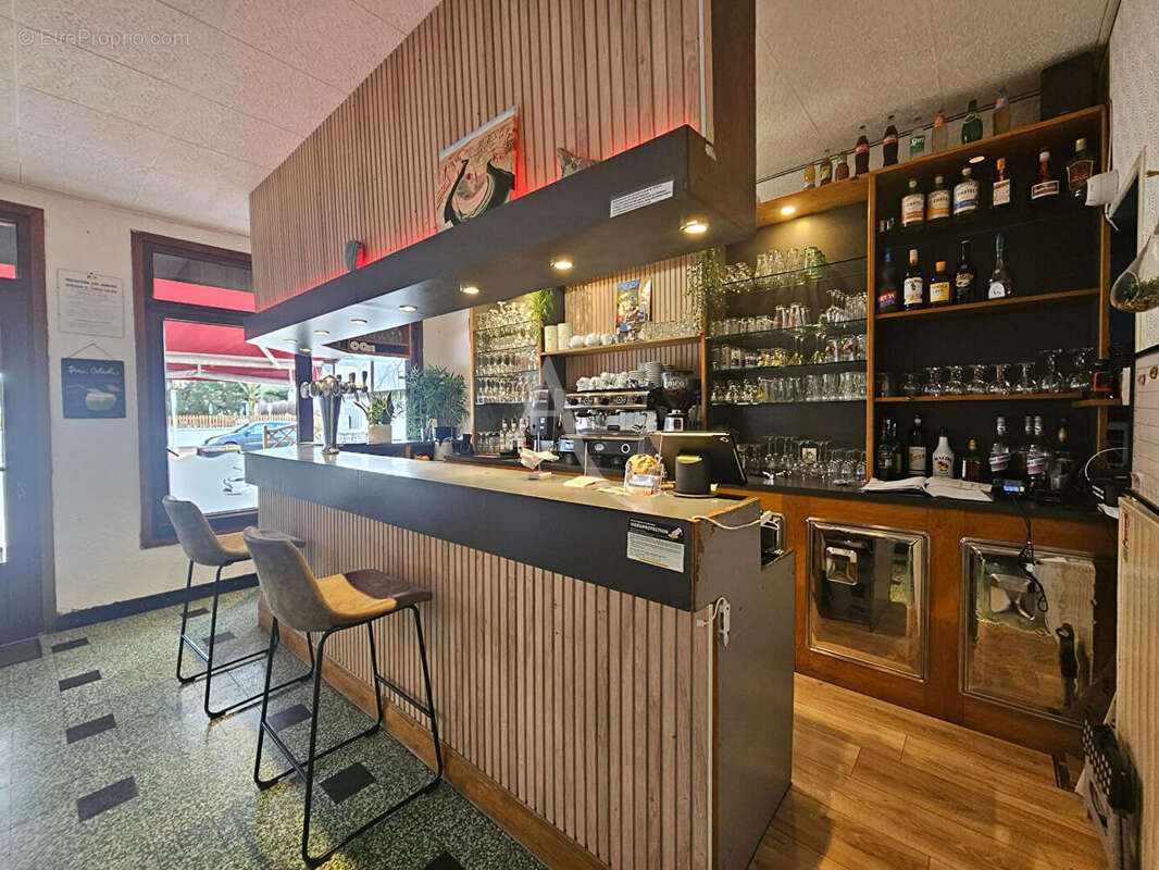 Murs et fonds de commerce. Bar brasserie Fort Mahon Plage 154 m2 . Moins de 2km de la plage. - photo 4