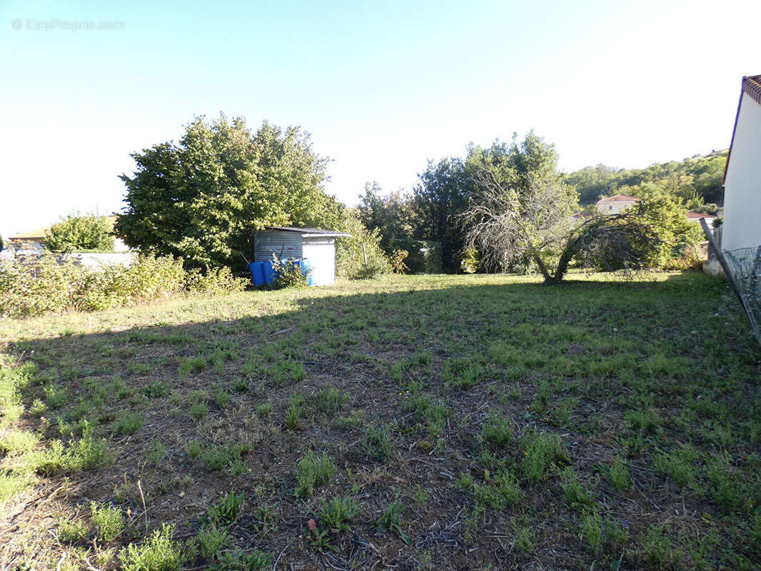 Terrain à VERTAIZON