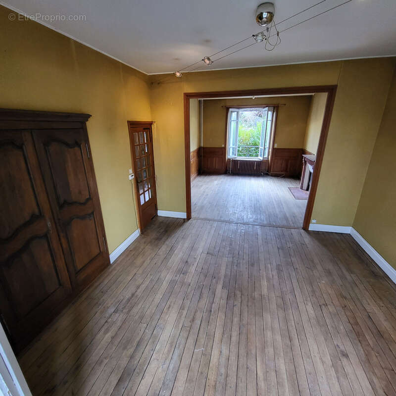 Maison à RIOM-ES-MONTAGNES