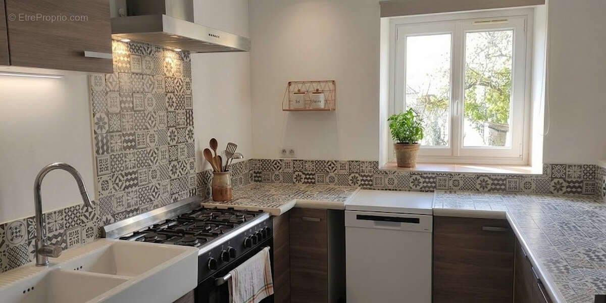 Maison de village entièrement rénovée avec garage et terrasse - photo 4