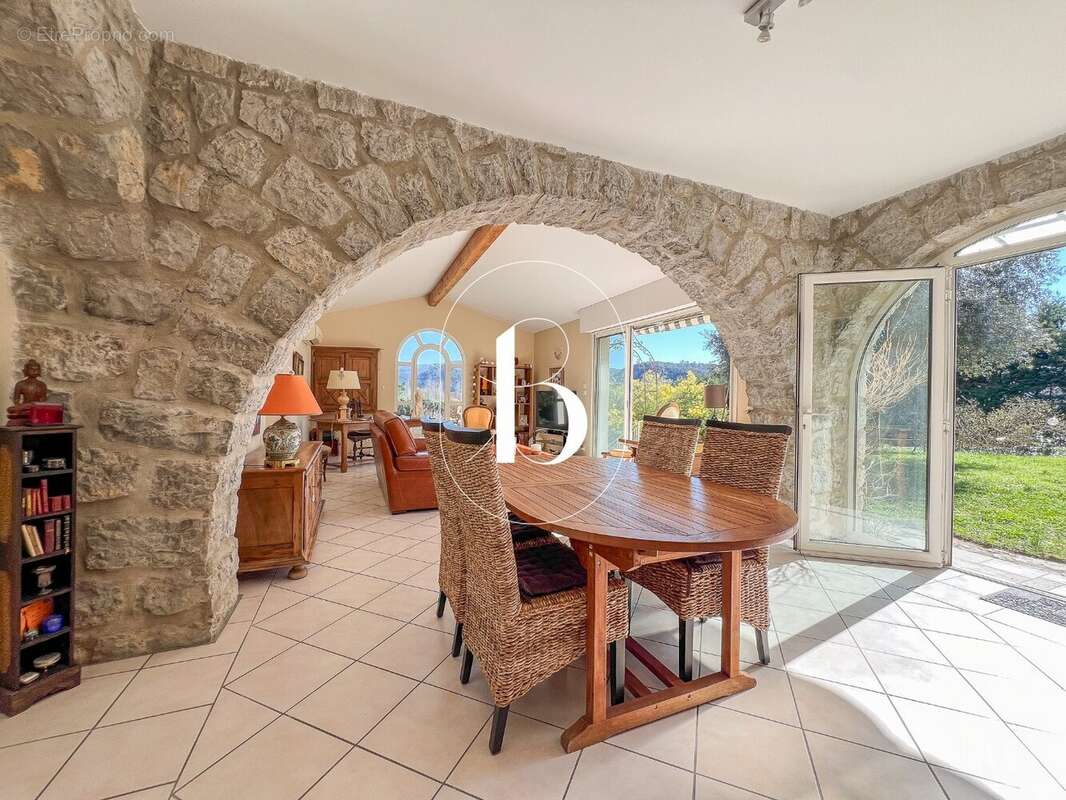 Maison à VALLON-PONT-D'ARC