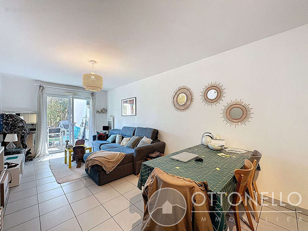 Appartement à ROQUEBRUNE-SUR-ARGENS