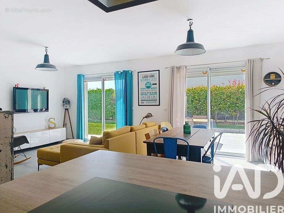 Maison 85 m² à Savigny  - photo 4