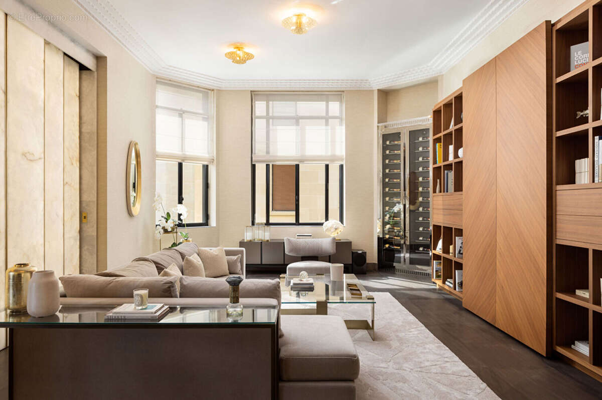 Appartement à PARIS-16E