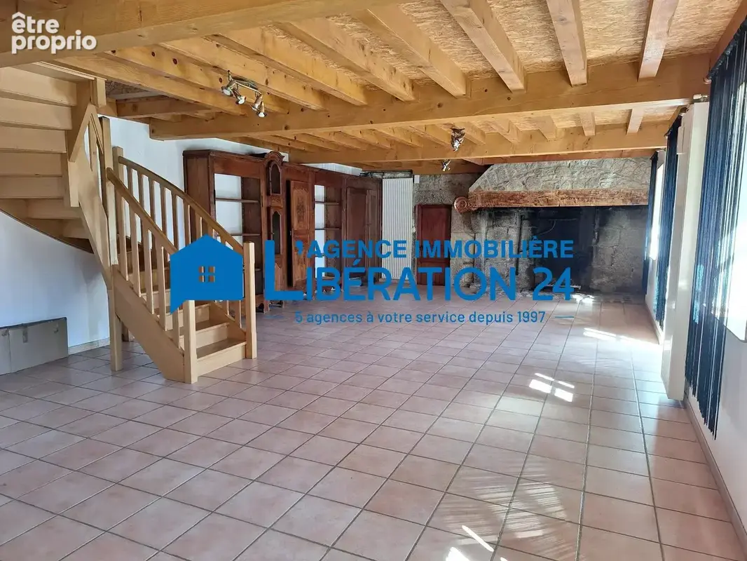 Maison 6 pièces 160 m² à vendre à Thelis-La-Combe (42220) - photo 2
