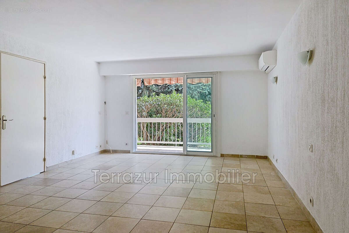 Appartement à VALLAURIS
