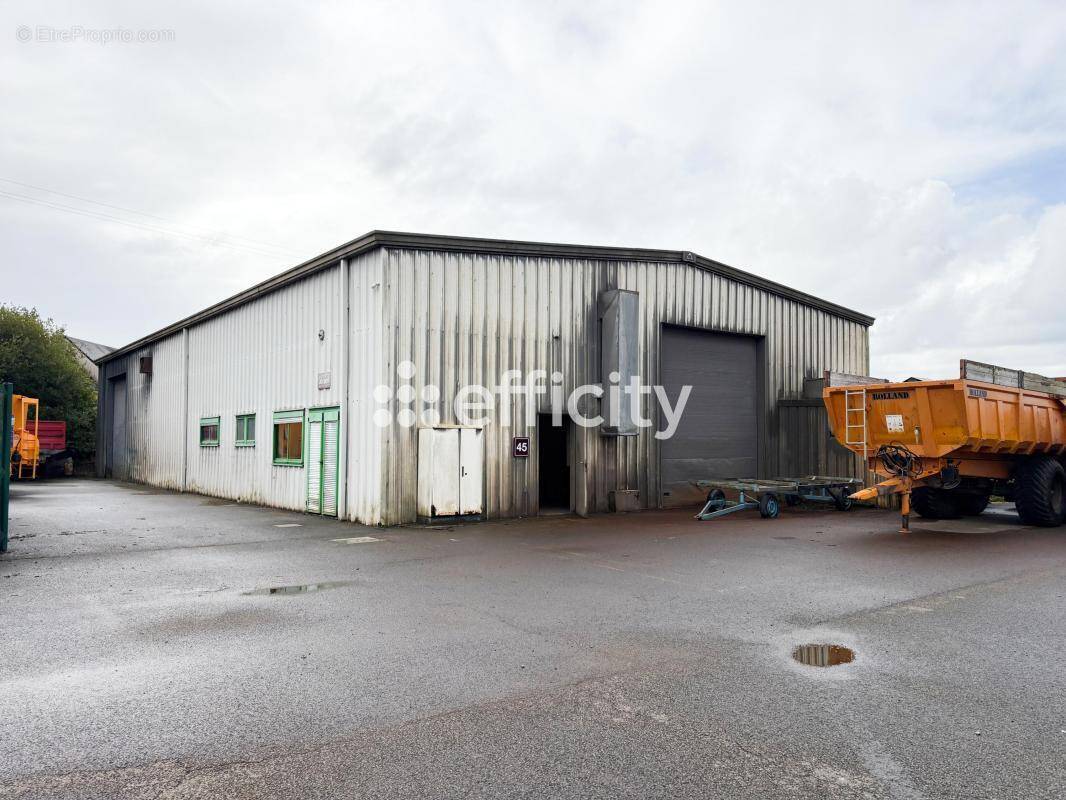 Commerce à LANDELLES-ET-COUPIGNY