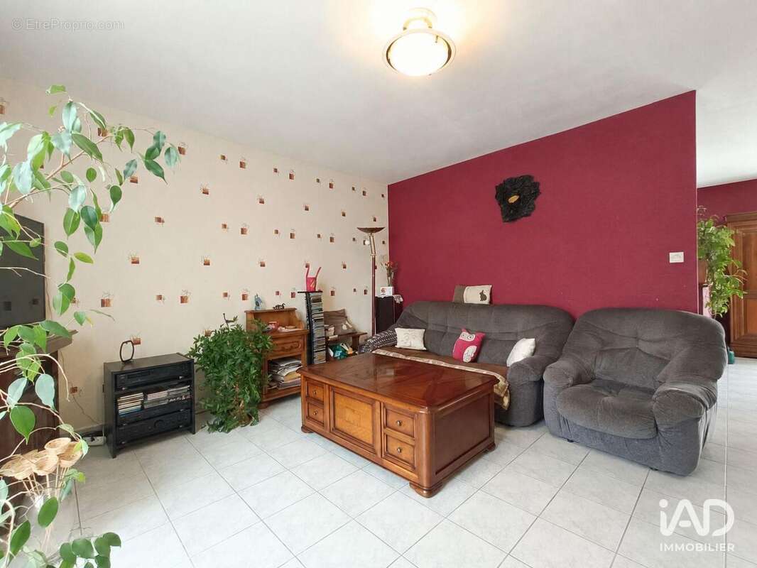 Maison 115 m² à Saint-Laurent-En-Gatines  - photo 9