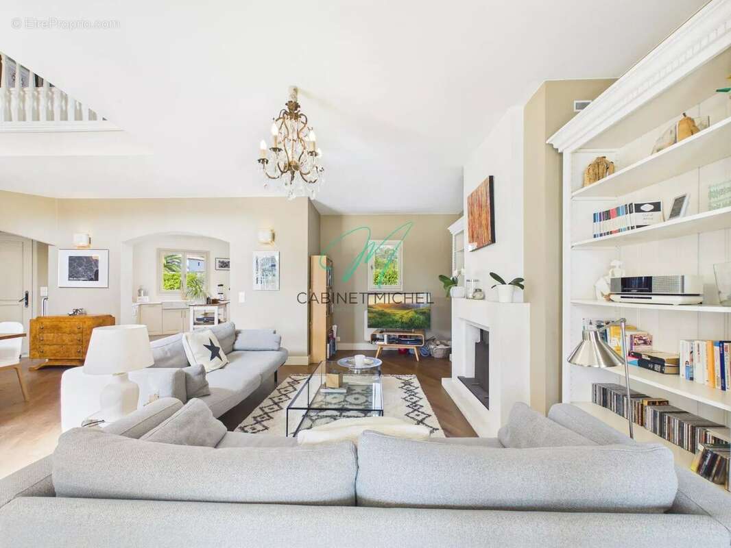 Maison à ROQUEFORT-LES-PINS