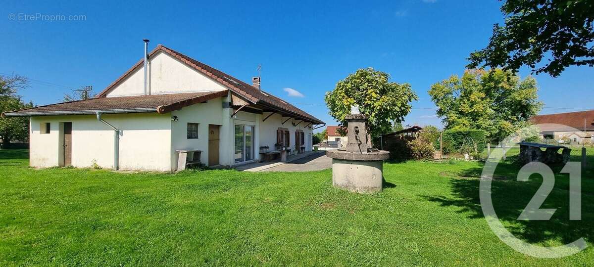 Maison à SAVIGNY-EN-REVERMONT