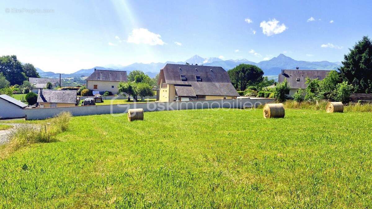 Terrain constructible totalement viabilisé avec vue sur les Pyrénées - photo 2