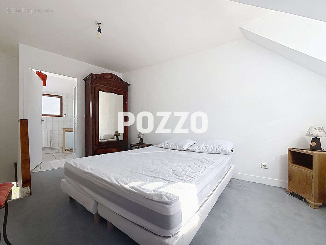 Maison à LA RIVIERE-SAINT-SAUVEUR