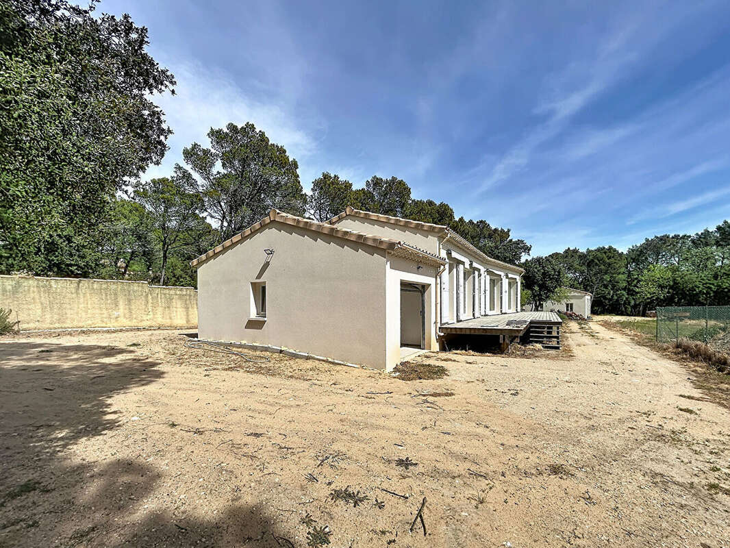 Maison à UCHAUX