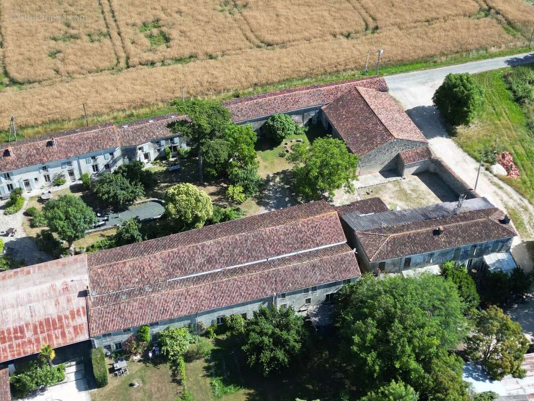 Superbe manoir, chapelle et 7 gîtes en bordure d'un village animé - photo 37