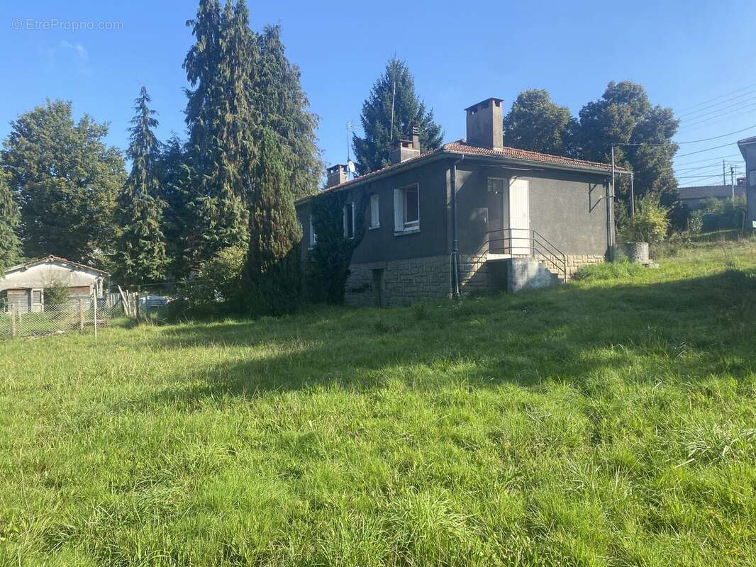 Maison à PEYRAT-LE-CHATEAU