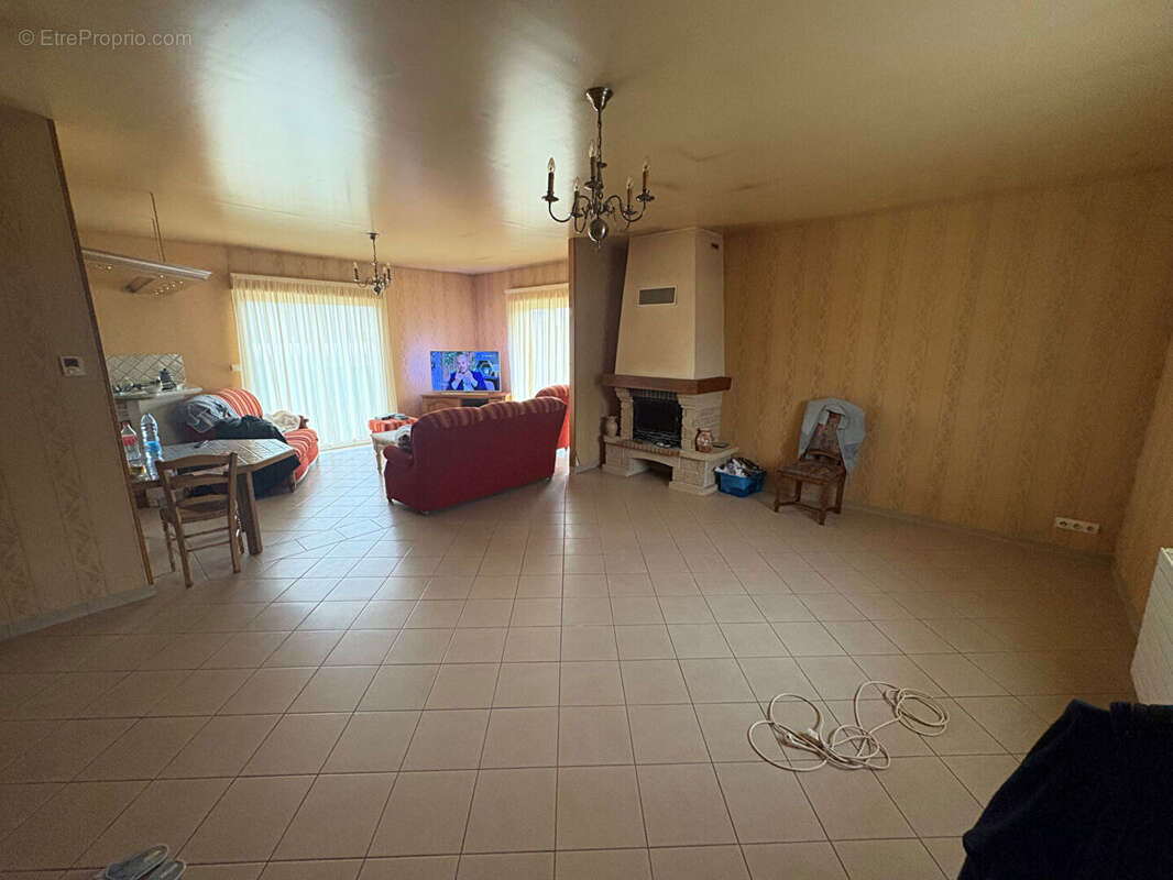 Maison à MOY-DE-L'AISNE