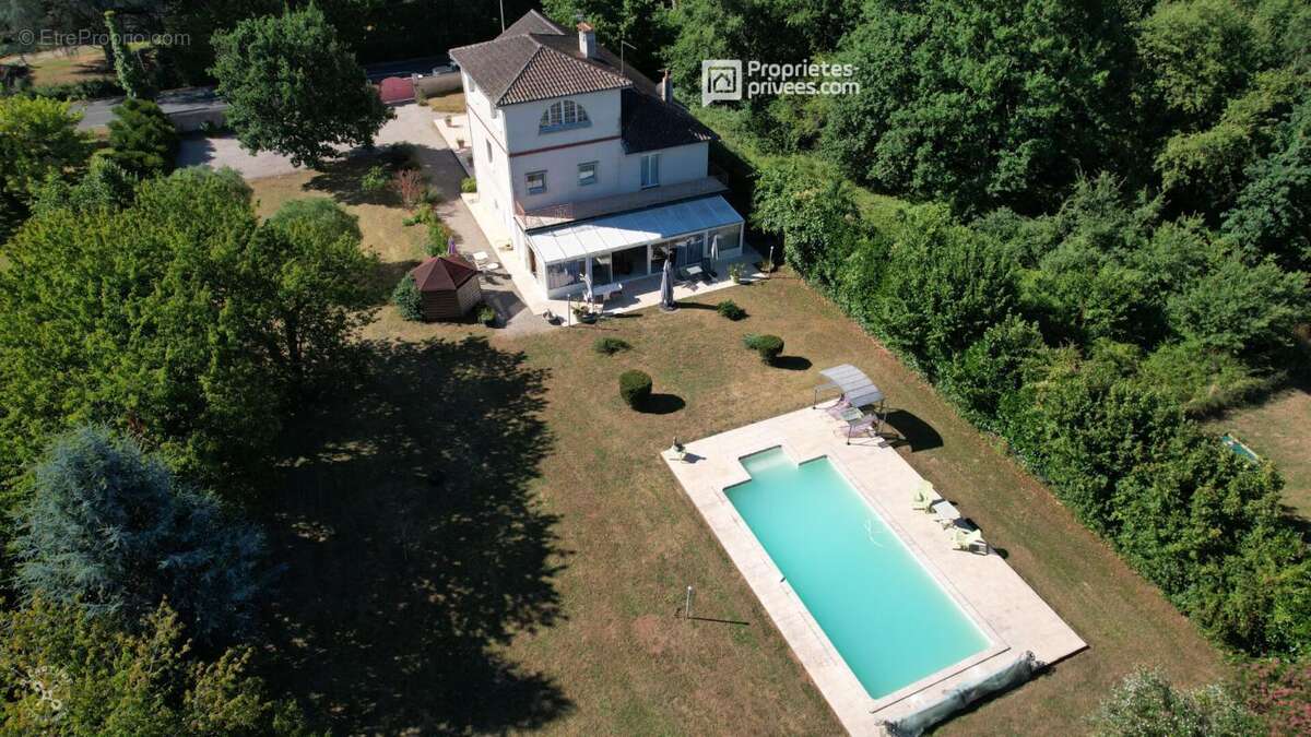 Maison de caractère en pierre 350 m² - 4 chambres - piscine chauffée - parc 3500 m² - photo 17