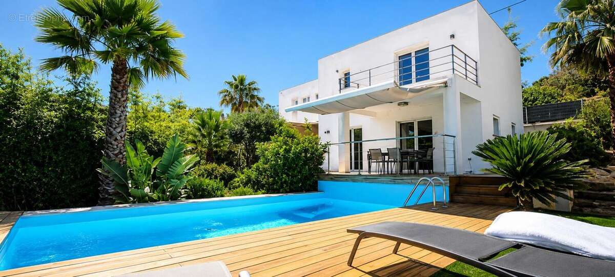 Maison à FREJUS