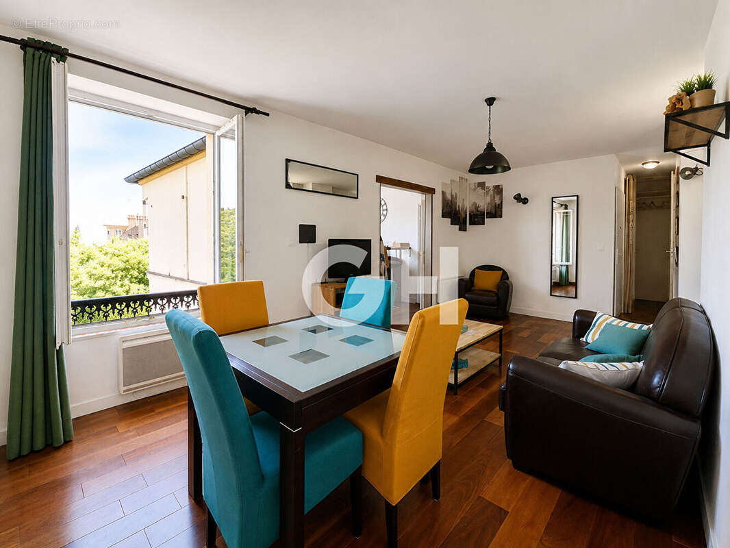 Père Lachaise - appartement en dernier étage - photo 2