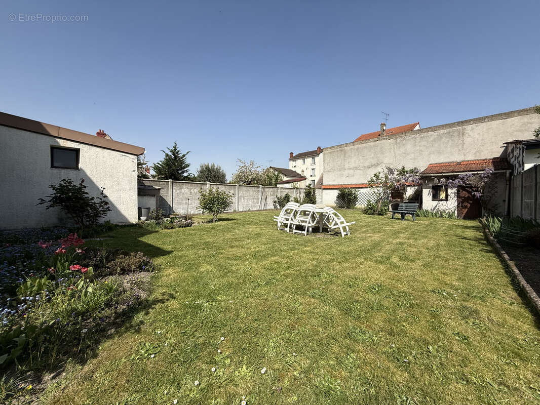 Maison à LE BLANC-MESNIL