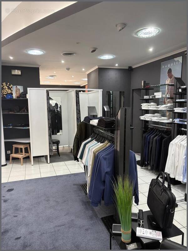 Photo 1 - Commerce à VITTEL