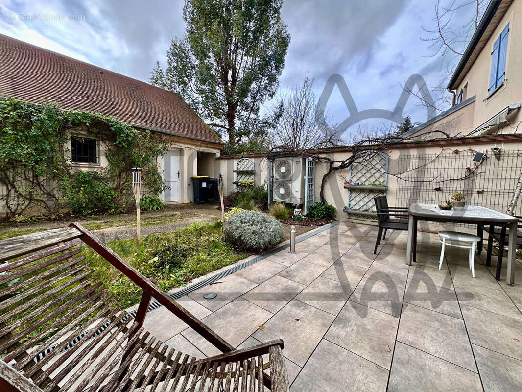 Maison à VILLENEUVE-LE-COMTE