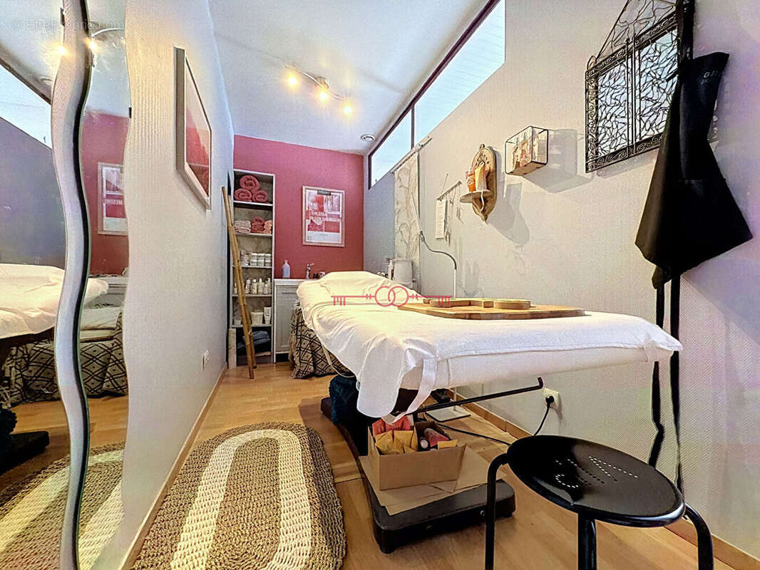 REIMS CENTRE - Local commercial Reims 44.8 m2 - photo 3