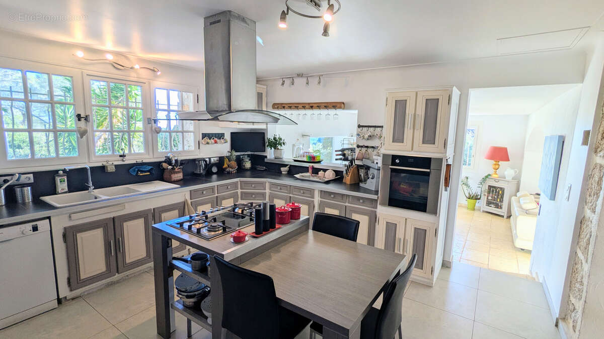 Maison à TOURRETTES-SUR-LOUP