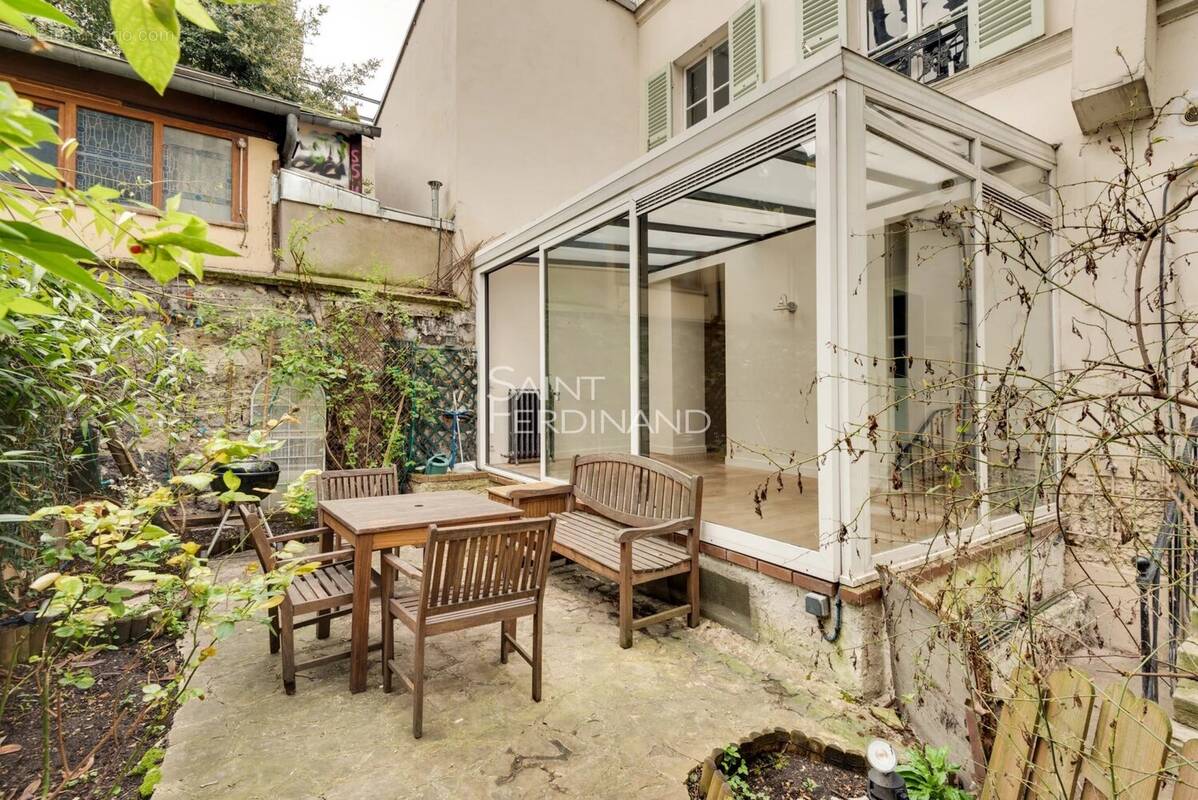 Appartement à PARIS-17E
