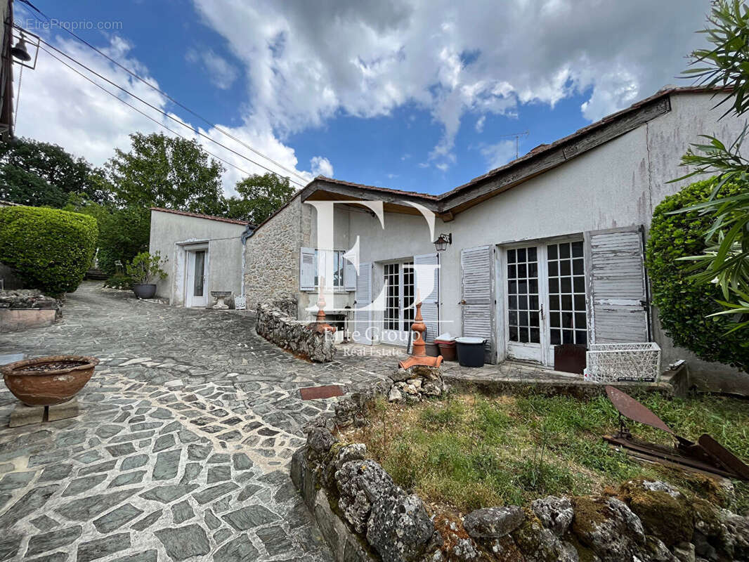 Maison à BOURG-CHARENTE