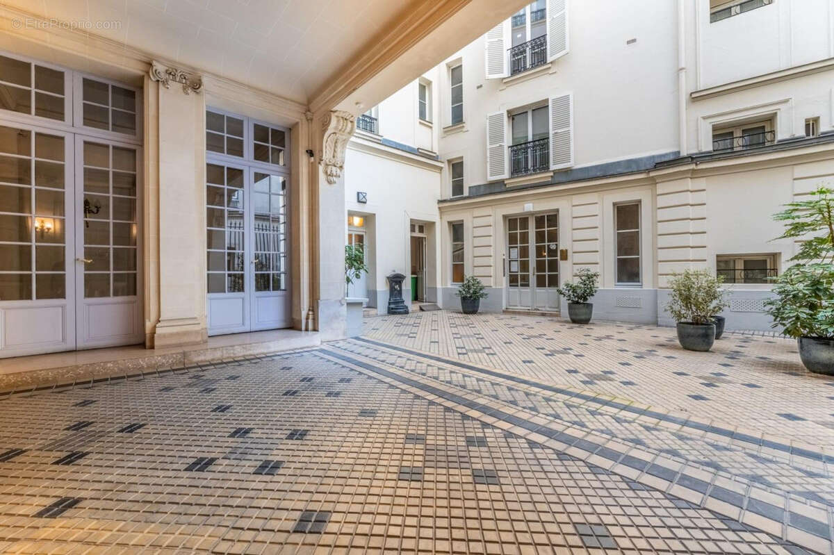 Appartement à PARIS-17E