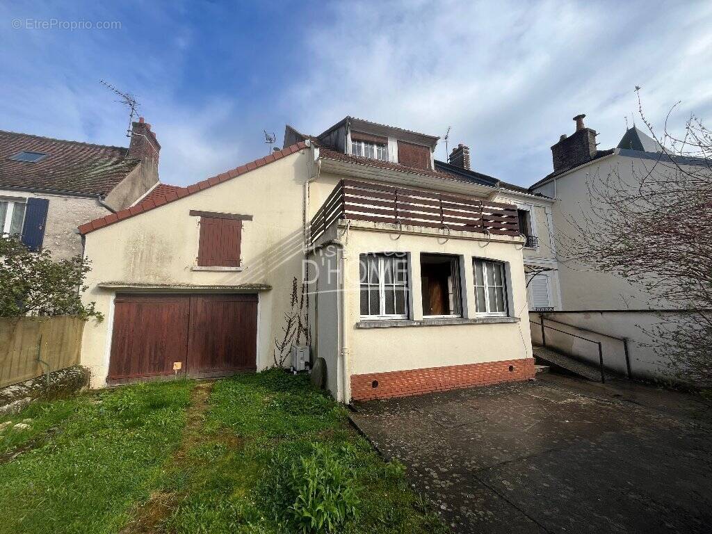 Maison à JOUY-LE-CHATEL