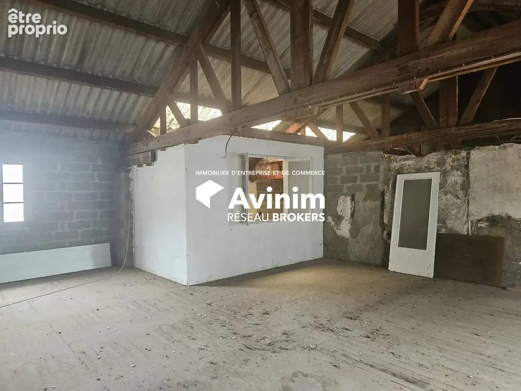 Commerce 300 m² à Saint-Julien-Sur-Reyssouze  - photo 5