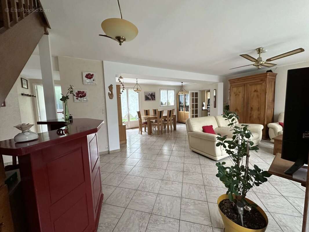 Maison à LE MESNIL-SAINT-DENIS